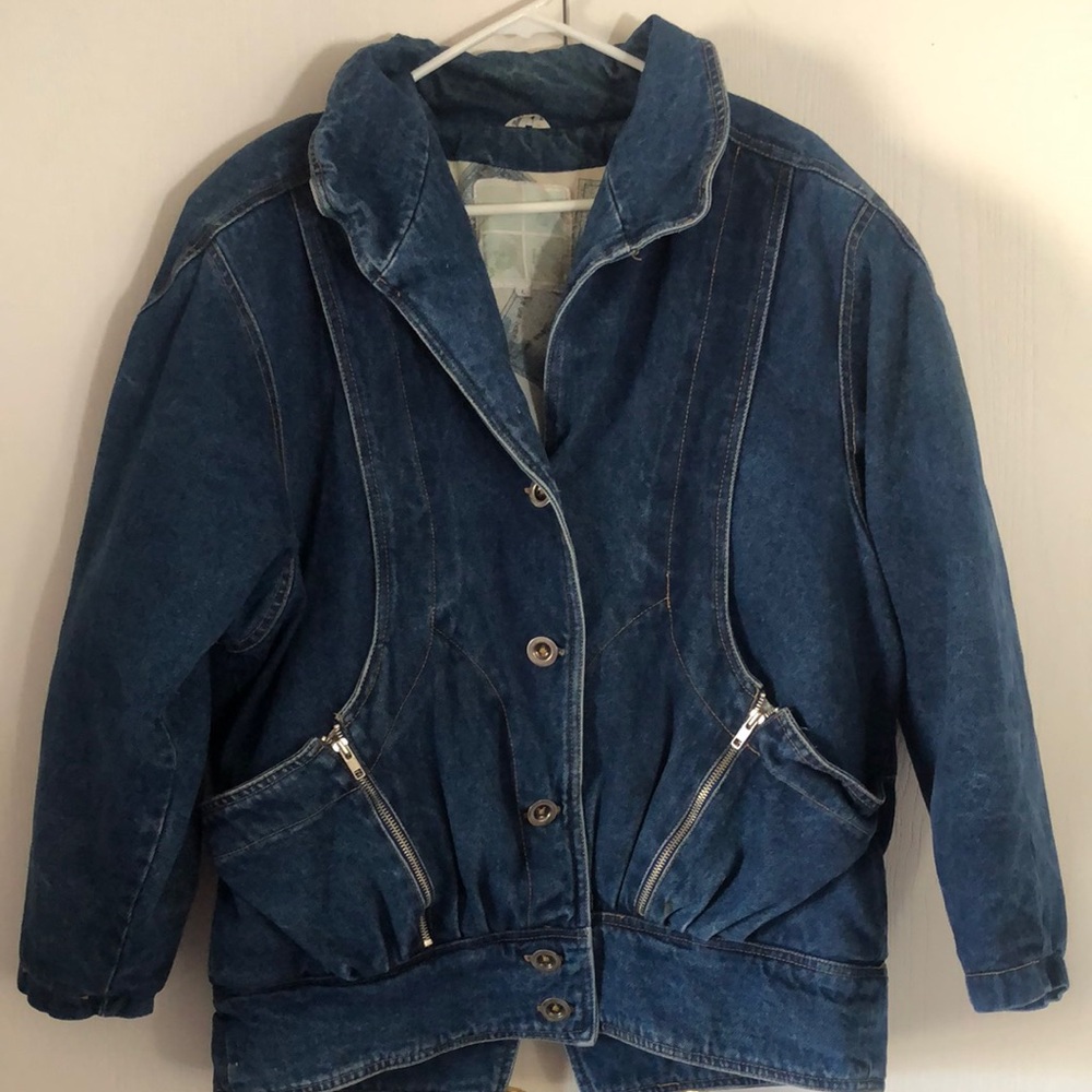 Woman’s Y2k unique retro rare VTG Denim Blue jean Jacket
